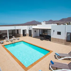 https://villa-pancho.in-canary-islands.com
